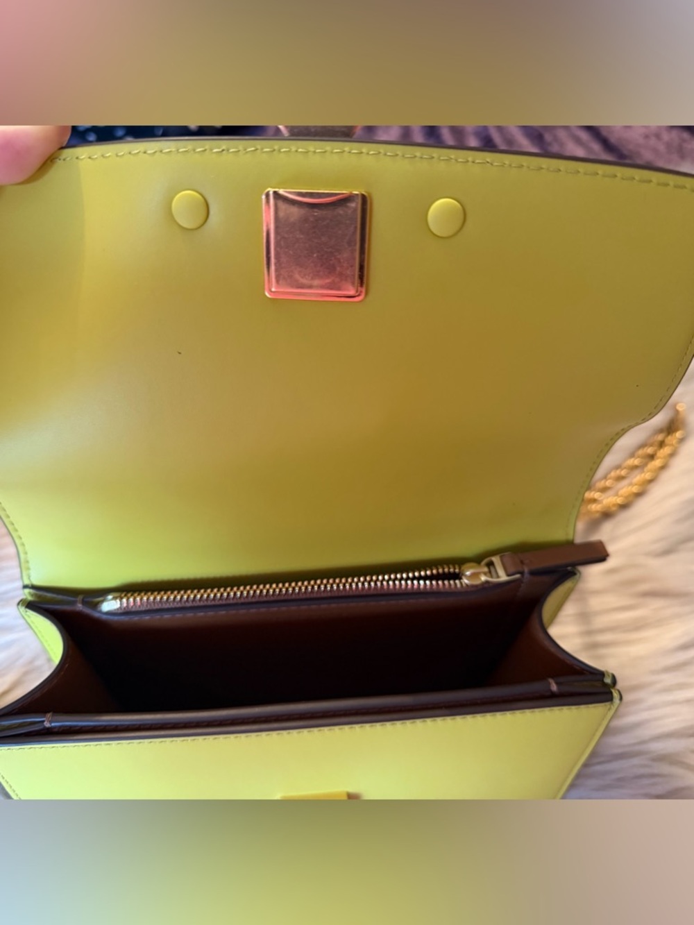 Tory Burch Small Eleanor Chain Crossbody with Gold Logo. - Picture 12 of 16